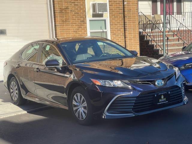 2021 Toyota Camry Hybrid LE FWD photo