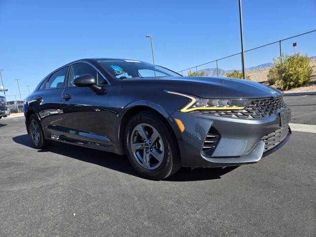 2022 Kia K5 LXS FWD photo