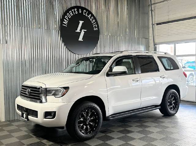 2018 Toyota Sequoia SR5 4WD photo