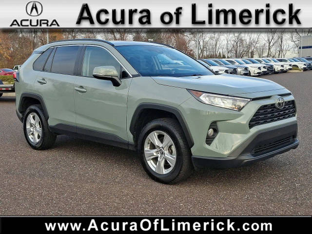 2020 Toyota RAV4 XLE AWD photo