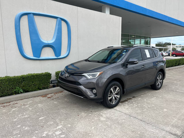 2016 Toyota RAV4 XLE FWD photo