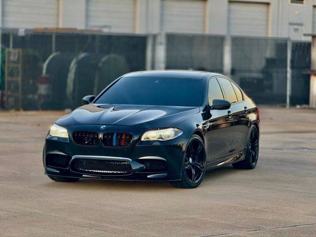 2015 BMW M5 RWD photo
