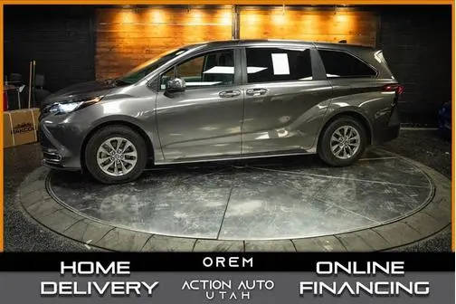 2023 Toyota Sienna XLE FWD photo