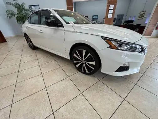2022 Nissan Altima 2.5 SR FWD photo