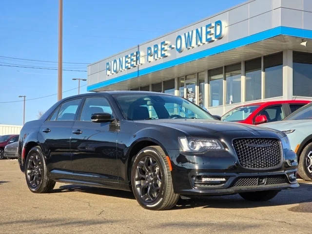 2021 Chrysler 300 Touring L AWD photo