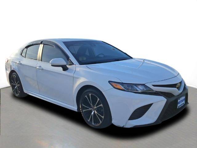 2020 Toyota Camry SE FWD photo