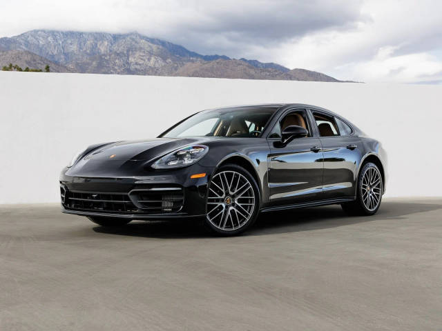 2021 Porsche Panamera  RWD photo