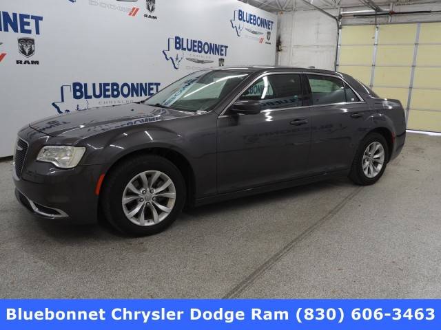 2022 Chrysler 300 Touring RWD photo