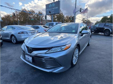 2019 Toyota Camry XLE FWD photo