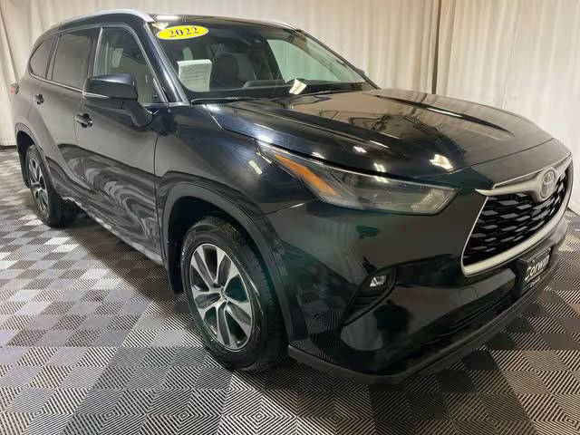 2022 Toyota Highlander XLE AWD photo