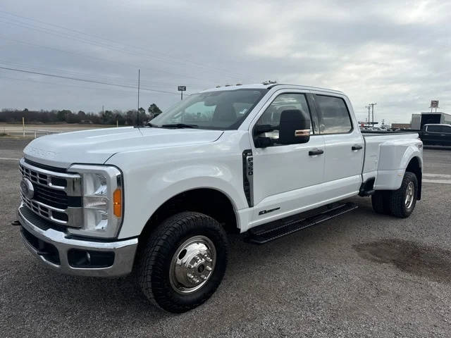 2023 Ford F-350 Super Duty XLT 4WD photo