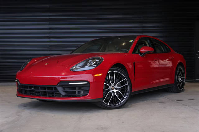 2021 Porsche Panamera  RWD photo