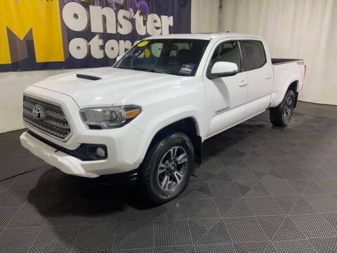 2017 Toyota Tacoma SR5 4WD photo