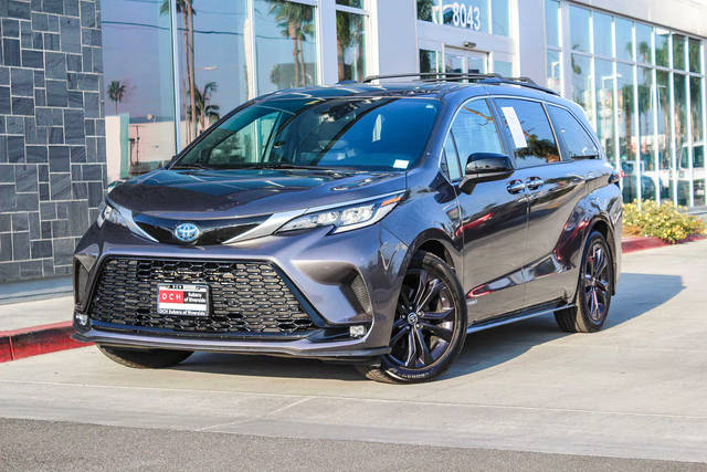 2021 Toyota Sienna XSE FWD photo