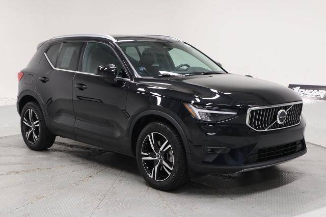 2023 Volvo XC40 Plus Bright Theme AWD photo