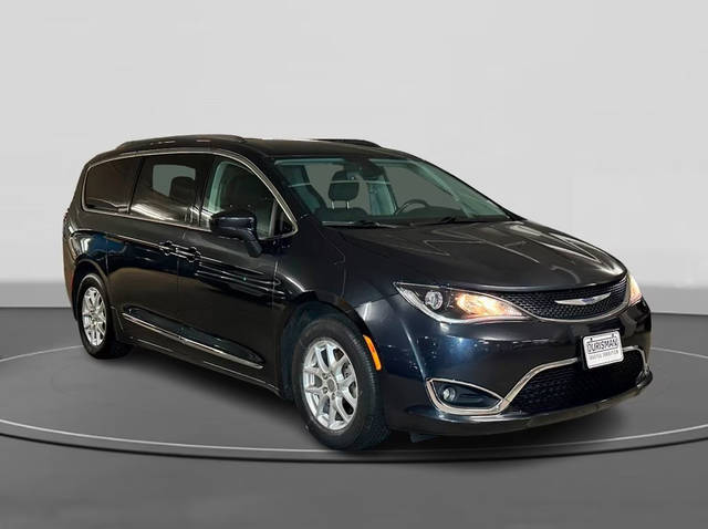 2020 Chrysler Pacifica Minivan Touring L FWD photo