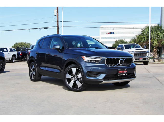 2022 Volvo XC40 Momentum AWD photo