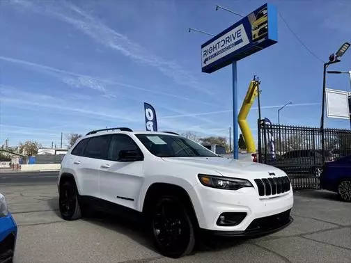 2023 Jeep Cherokee Altitude Lux 4WD photo