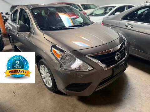 2015 Nissan Versa S Plus FWD photo