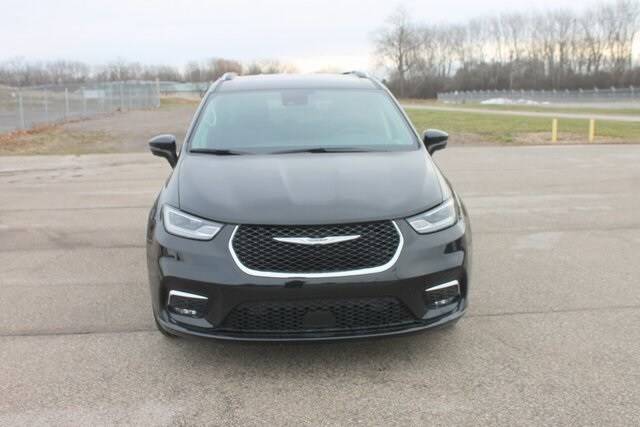 2021 Chrysler Pacifica Minivan Touring L AWD photo