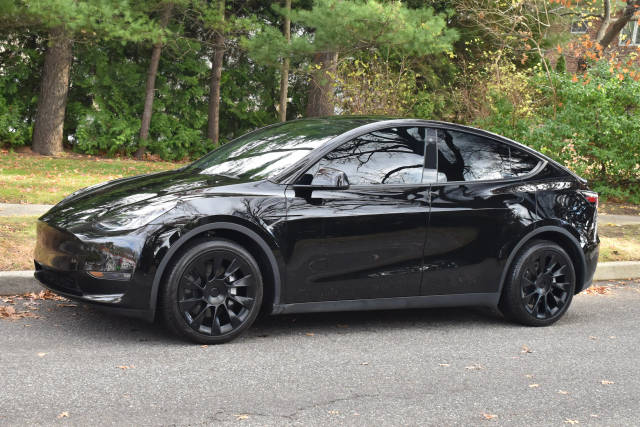 2022 Tesla Model Y Long Range AWD photo