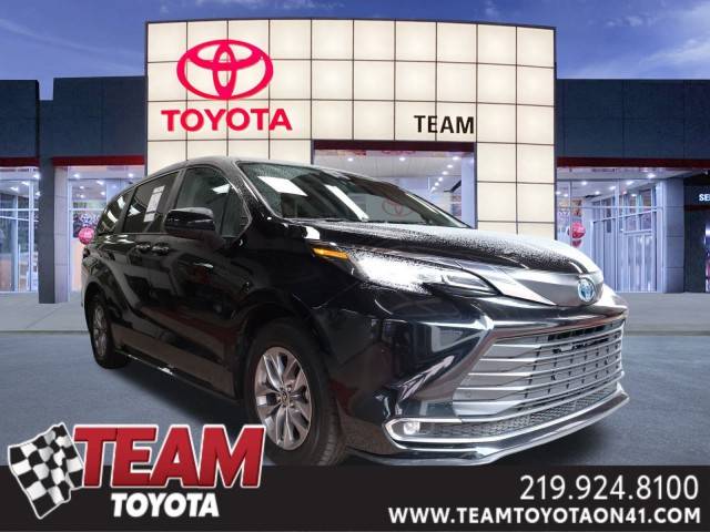 2023 Toyota Sienna XLE FWD photo