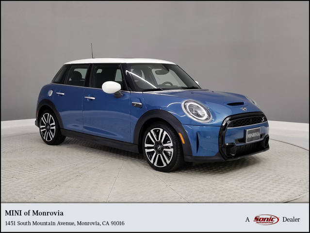 2022 MINI Hardtop 4 Door Cooper S FWD photo