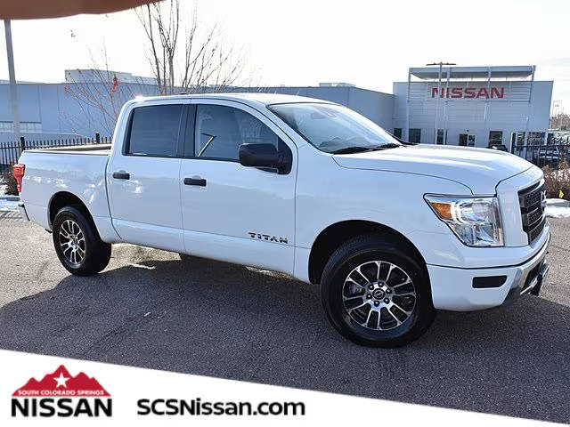 2023 Nissan Titan SV 4WD photo