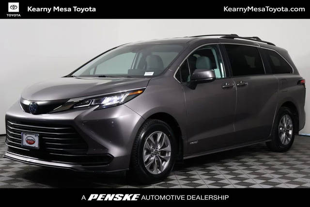 2021 Toyota Sienna LE FWD photo