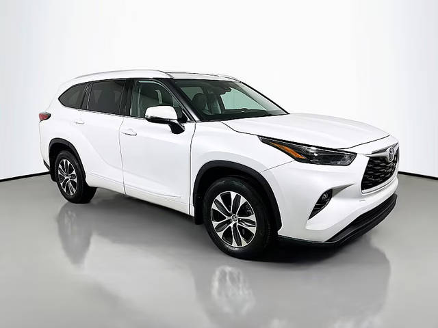 2022 Toyota Highlander XLE AWD photo