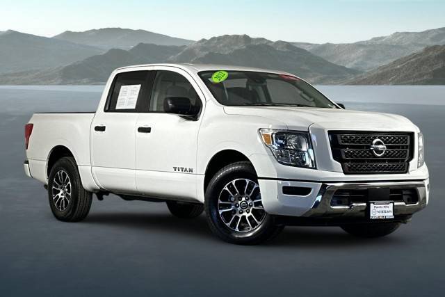 2022 Nissan Titan SV RWD photo