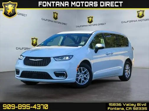 2023 Chrysler Pacifica Minivan Touring FWD photo