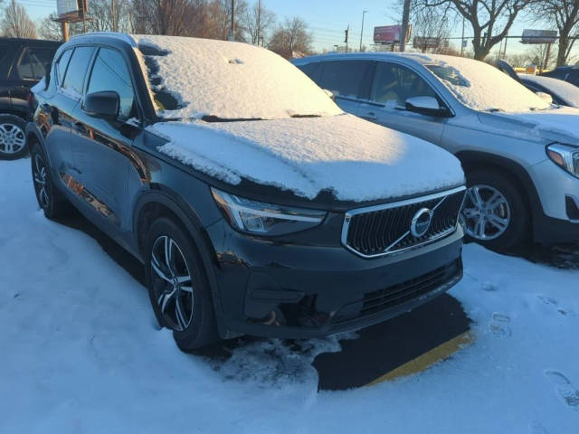 2023 Volvo XC40 Core AWD photo