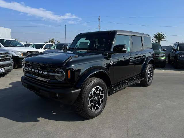 2023 Ford Bronco 4 Door Outer Banks 4WD photo