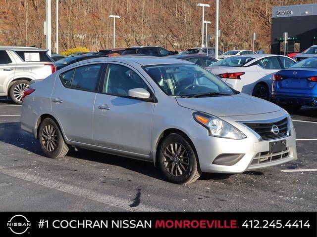 2015 Nissan Versa SV FWD photo