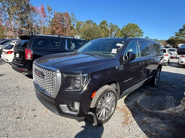 2022 GMC Yukon XL Denali 4WD photo