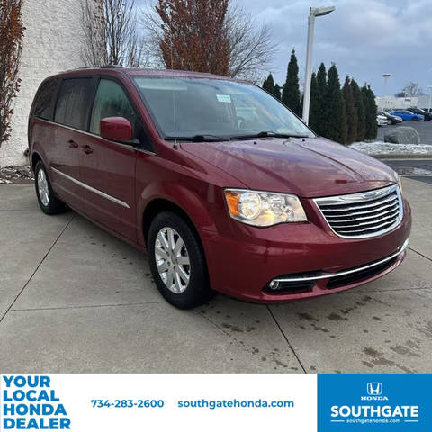 2016 Chrysler Town and Country Touring FWD photo