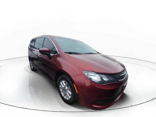 2022 Chrysler Voyager LX FWD photo