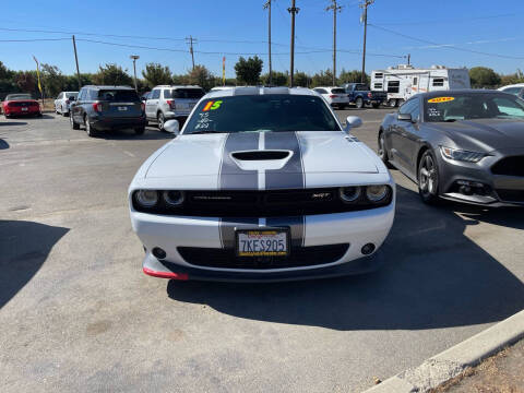 2015 Dodge Challenger SRT 392 RWD photo