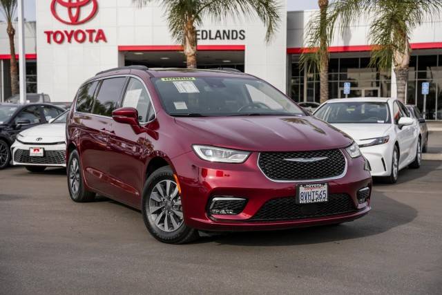 2021 Chrysler Pacifica Minivan Hybrid Touring FWD photo