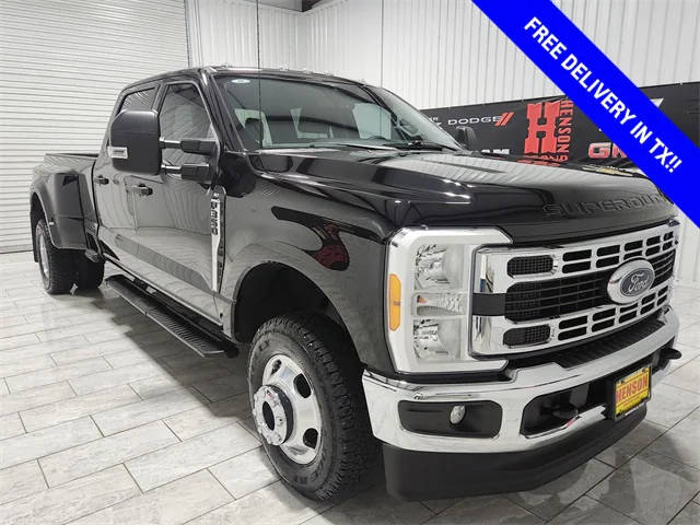 2023 Ford F-350 Super Duty XLT 4WD photo