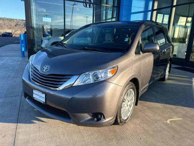 2017 Toyota Sienna LE AWD photo