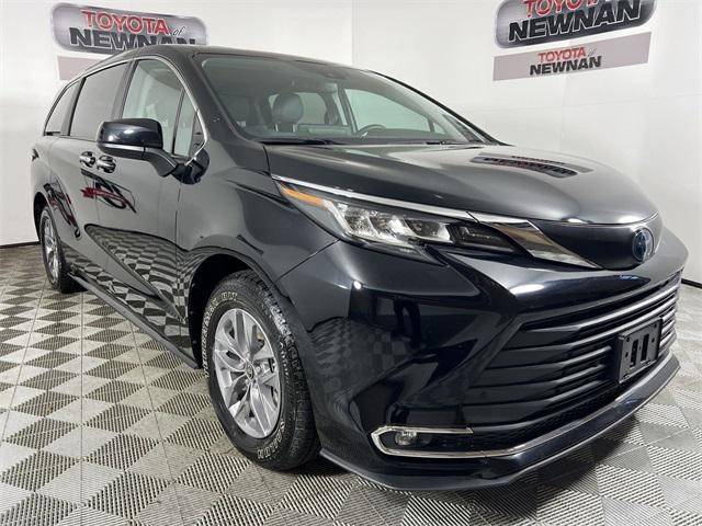 2023 Toyota Sienna XLE FWD photo