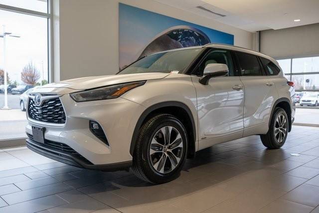 2022 Toyota Highlander Hybrid XLE AWD photo