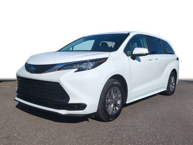 2023 Toyota Sienna LE FWD photo