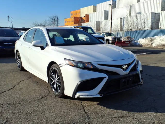 2021 Toyota Camry SE FWD photo