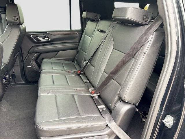 2023 Chevrolet Suburban LT 4WD photo