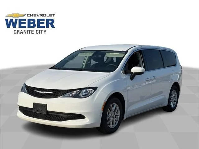 2022 Chrysler Voyager LX FWD photo