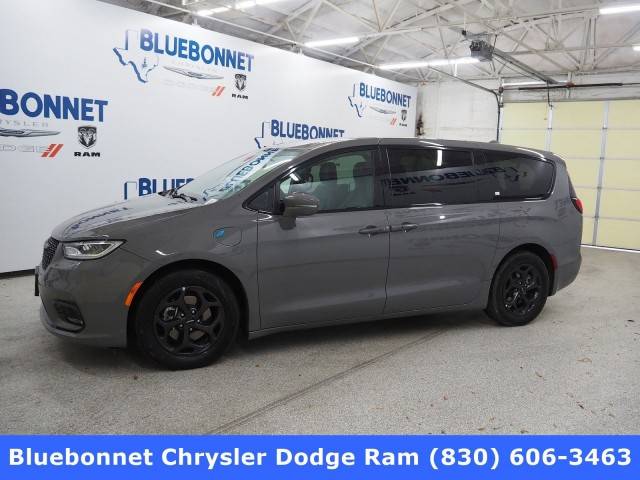 2022 Chrysler Pacifica Minivan Hybrid Limited FWD photo