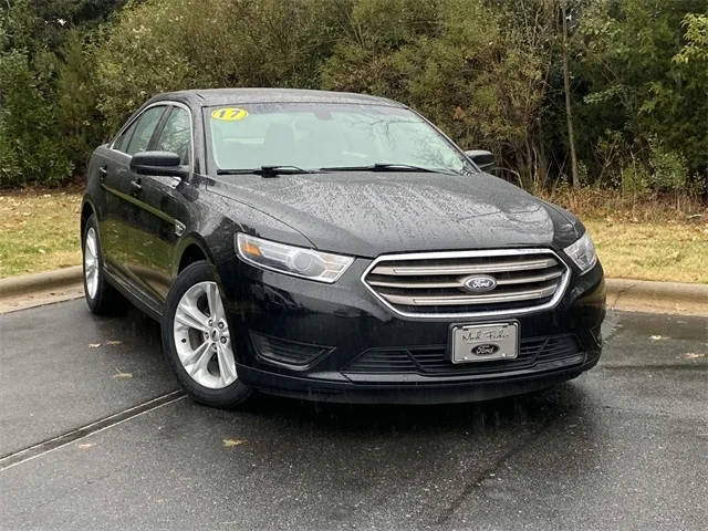 2017 Ford Taurus SE FWD photo